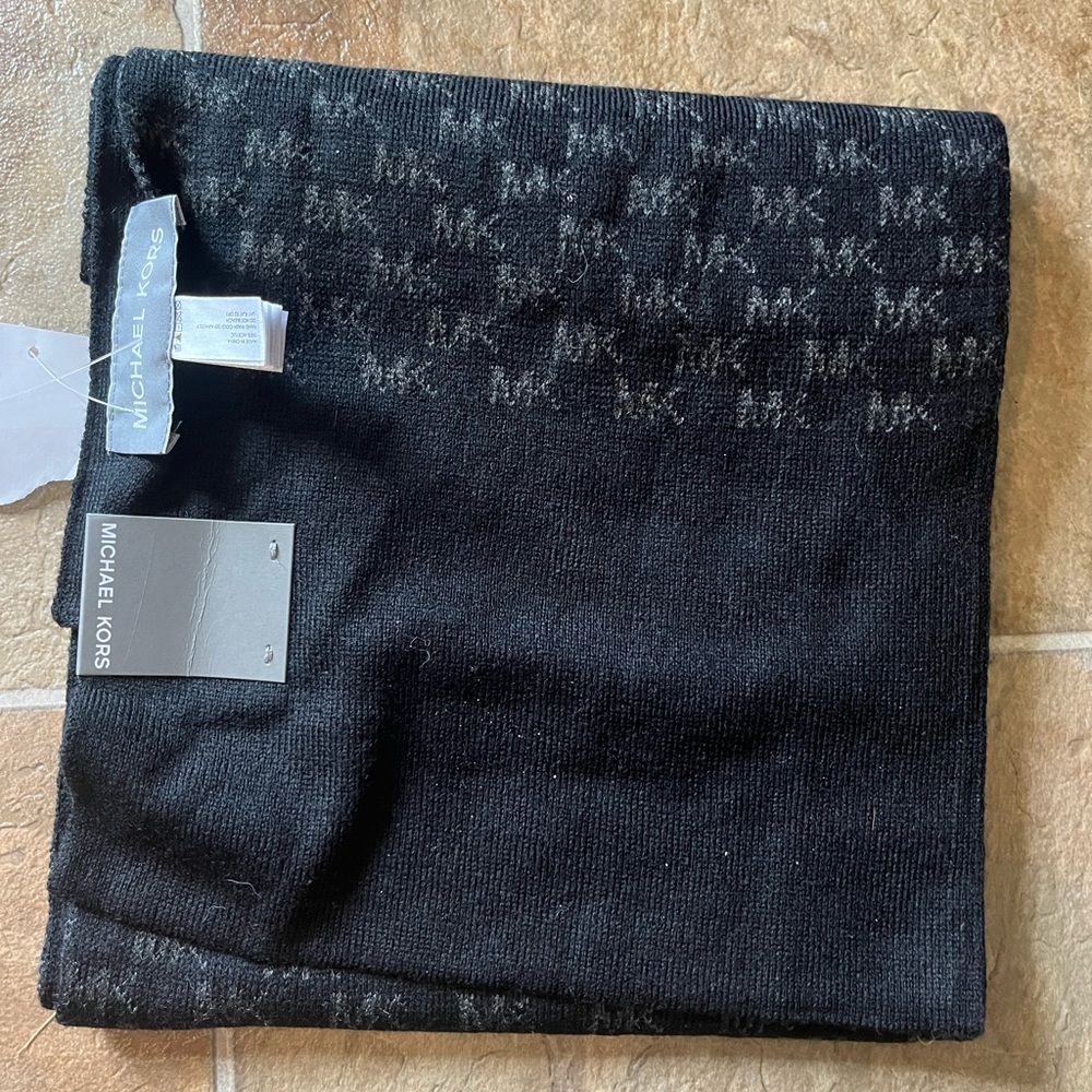 NWT Michael Kors Black Repeat Logo Jaquard Scarf